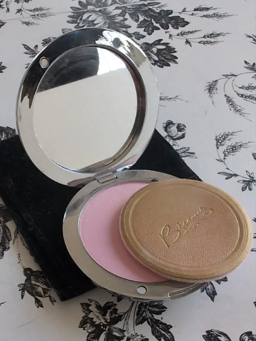 Bésame Spider Web Compact Mirror Limited edition In Original Box